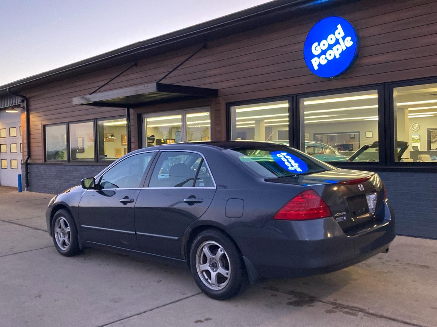 2006 Steel Blue Met. Honda Accord EX-L Sedan AT with Navigation and XM Radio (1HGCM567X6A) with an 2.4L L4 DOHC 16V engine, 5-Speed Automatic Overdrive transmission, located at 1800 South Ihm Blvd, Freeport, IL, 61032, (815) 232-5543, 42.278645, -89.607994 - Photo#3